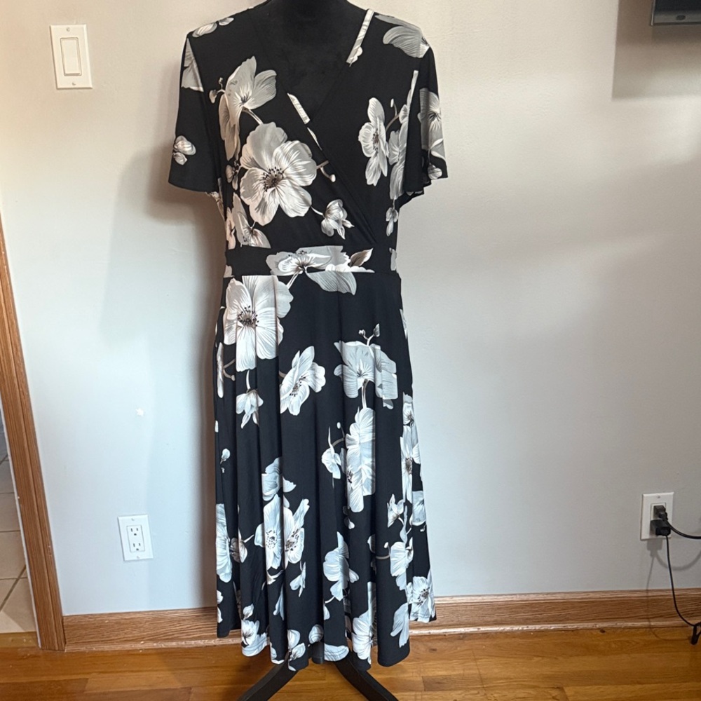 Elegant Floral Black and White Midi Dress